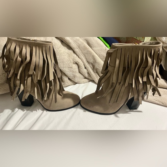 Dee Keller Shoes - Women’s dee keller Fringe Gray Boots Size 39 Leather